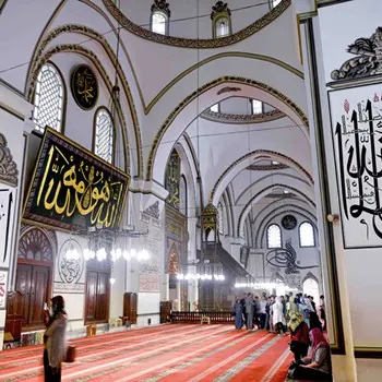 داخل المسجد